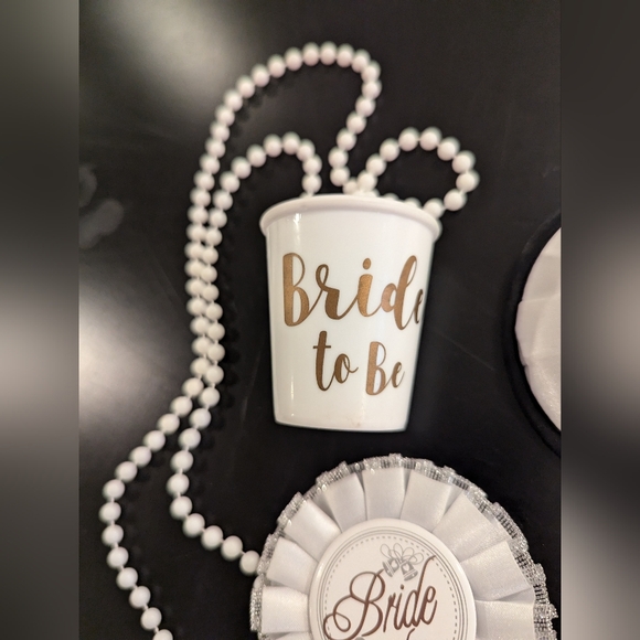 Bride to Be accessories set - Picture 2 of 6